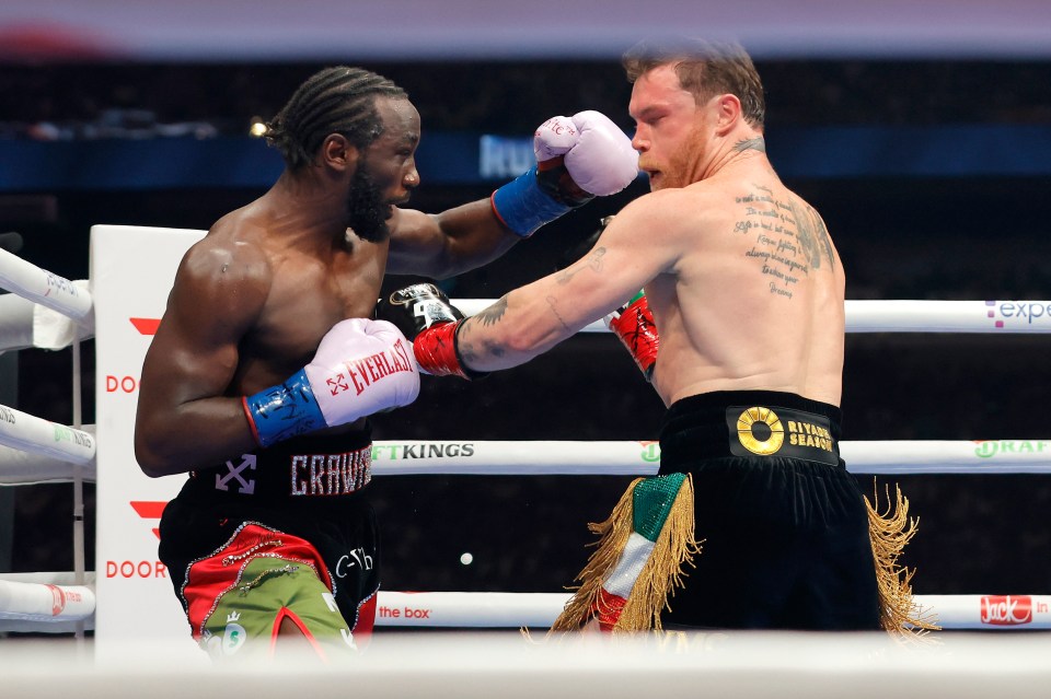 Terence Crawford in action against Canelo Alvarez