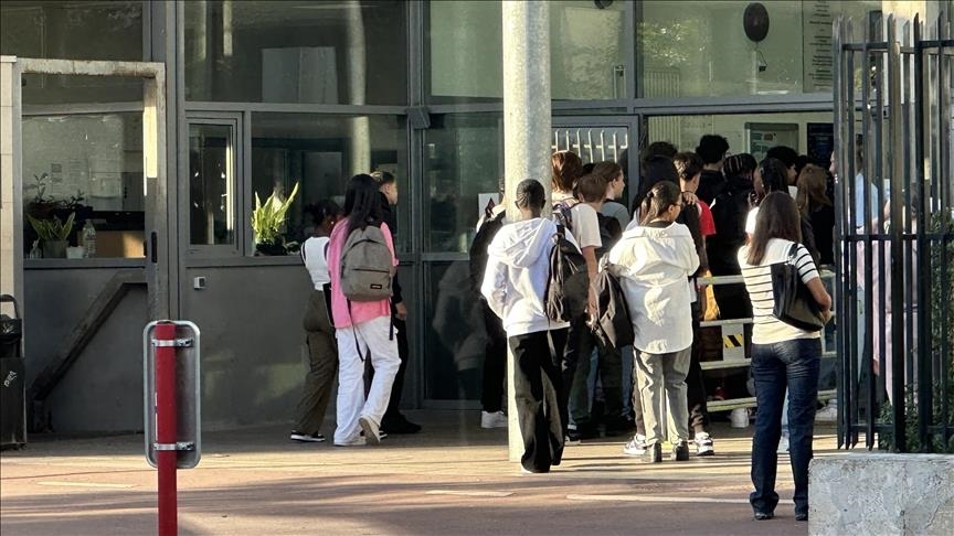 EU, UK agree London will rejoin Erasmus student exchange program in 2027