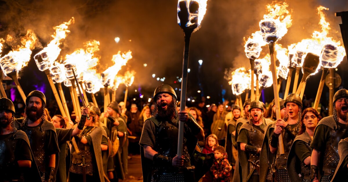 SMUHA jarl squad lights up Edinburgh