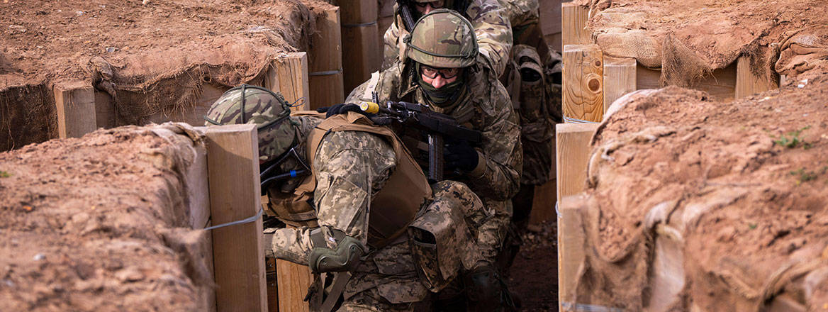 Practical learning: Ukrainian soldiers undergoing training as part of the UK-led Operation Interflex. Image: PA Images/Alamy