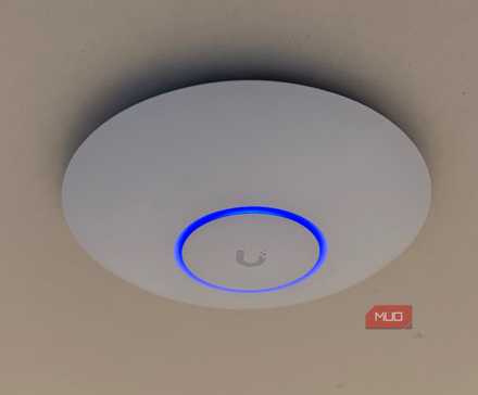 unifi ubiquiti access point mounted on ceiling
