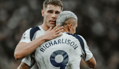 Micky van de Ven Richarlison Tottenham