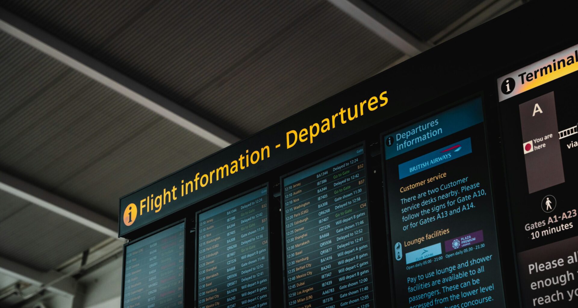 Air Travel Disrupted After IT Failures Hit Edinburgh and Detroit - Travel Radar