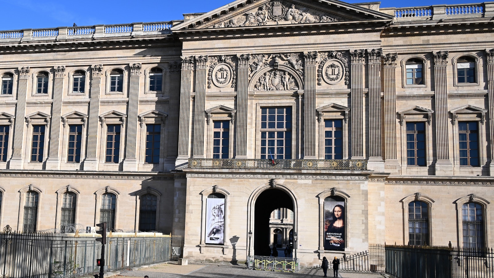 Louvre workers announce strike over work conditions and security after $102M heist
