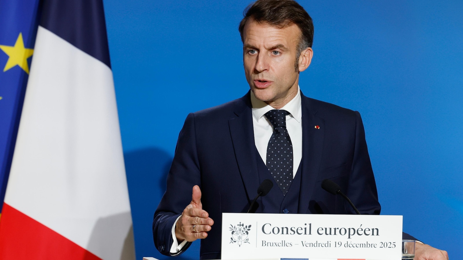 France will build a new aircraft carrier as it increases defense spending