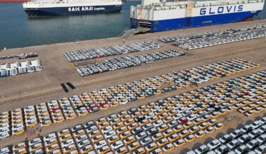 China's exports grow 5.9% in November, while US shipments drop 29%