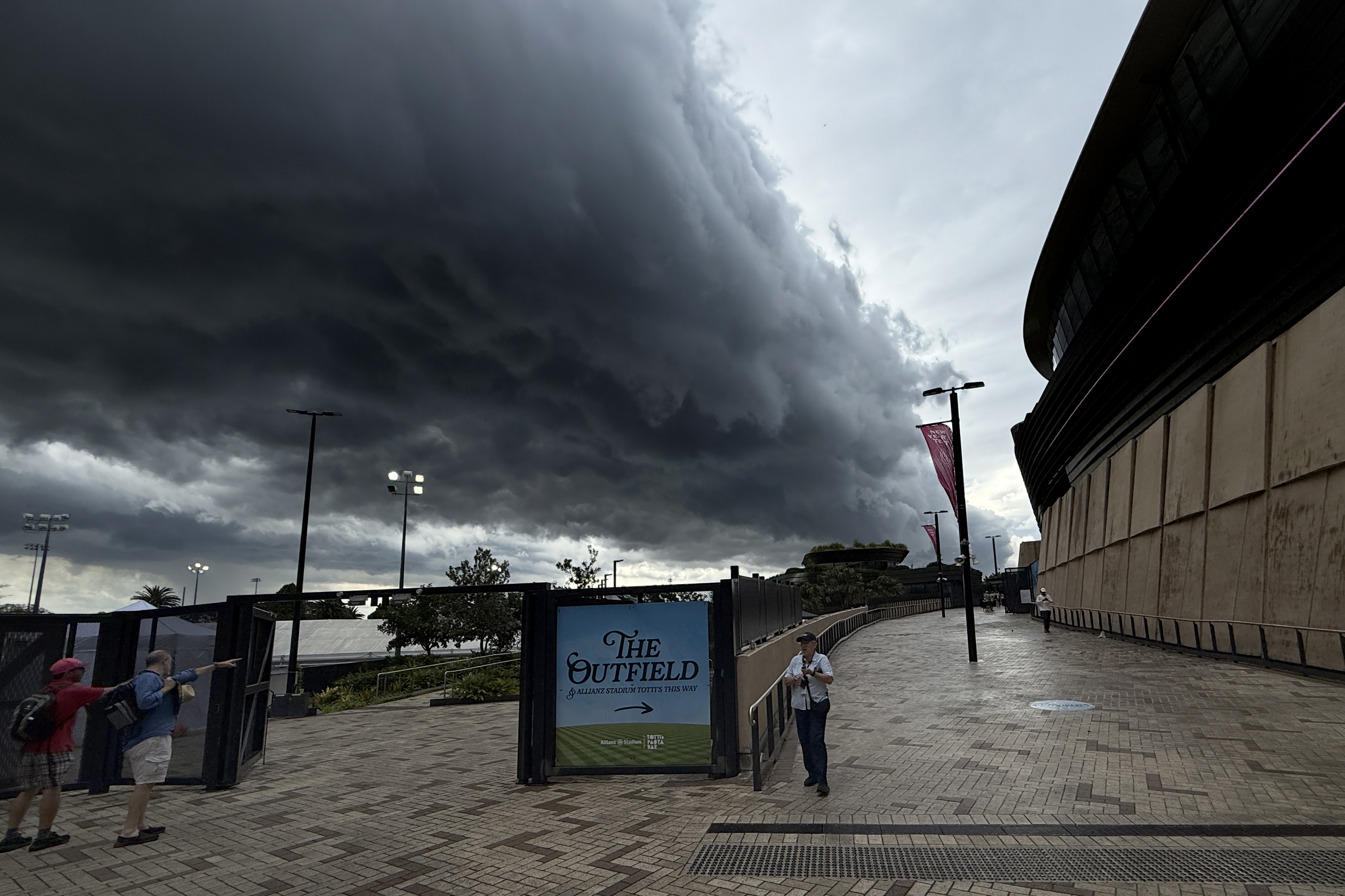 Fifth Men's Ashes Test - Australia vs England - Day 1