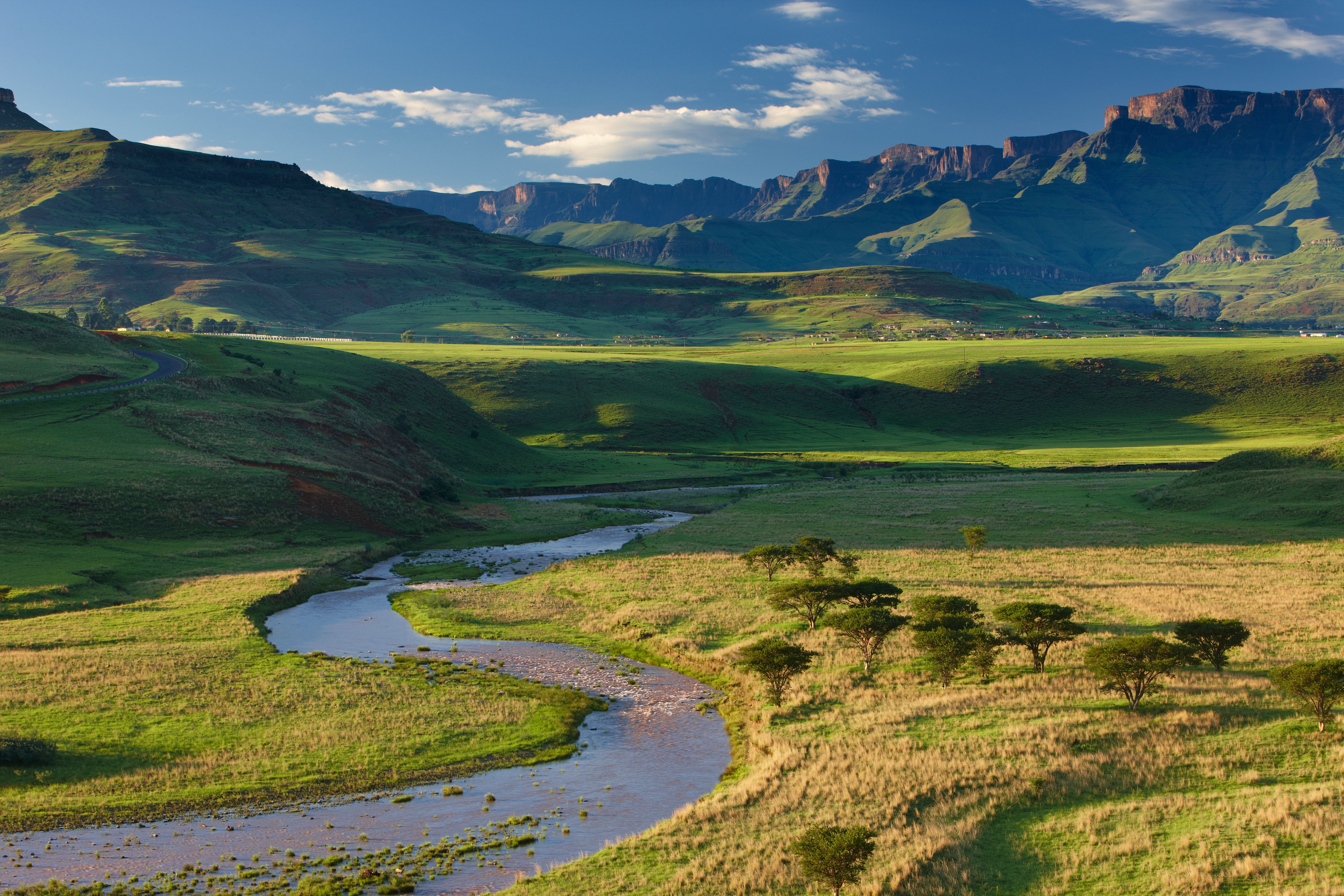 The Tugela Valley with the Drakensberg Mountains beyond, KwaZulu Natal, South Africa.