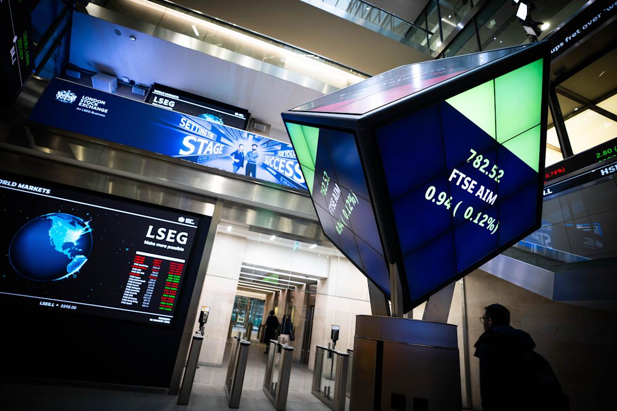 London rises as traders digest mixed US earnings and Fed rate hold