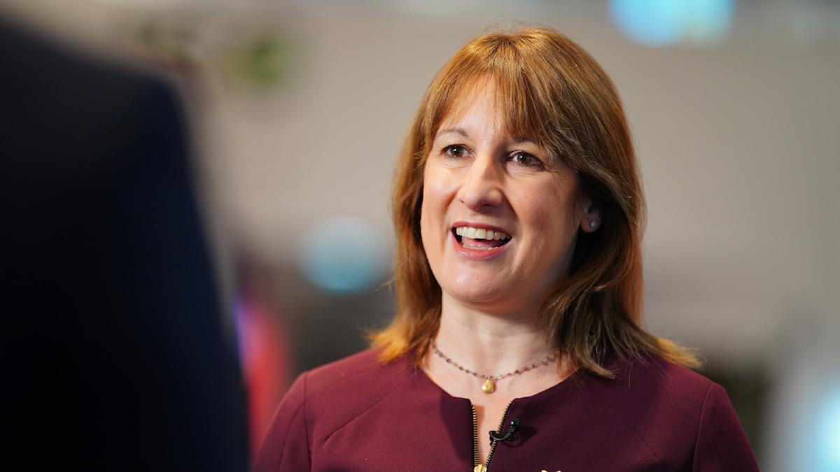 UK to reimburse visa fees for top tech and science firms in push for growth