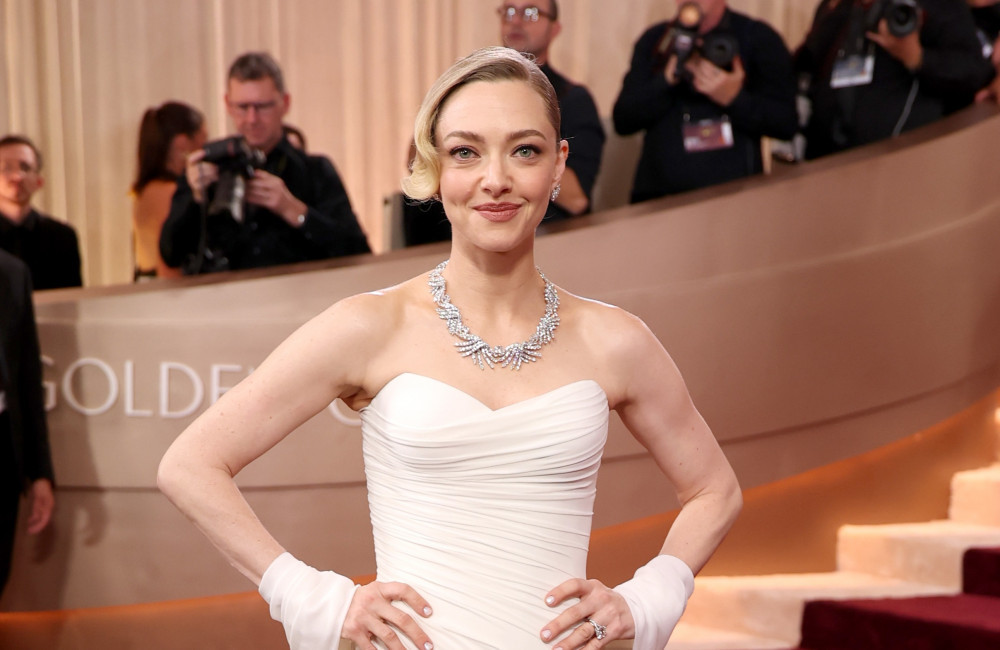Amanda Seyfried's Golden Globes gown took 400 hours to make