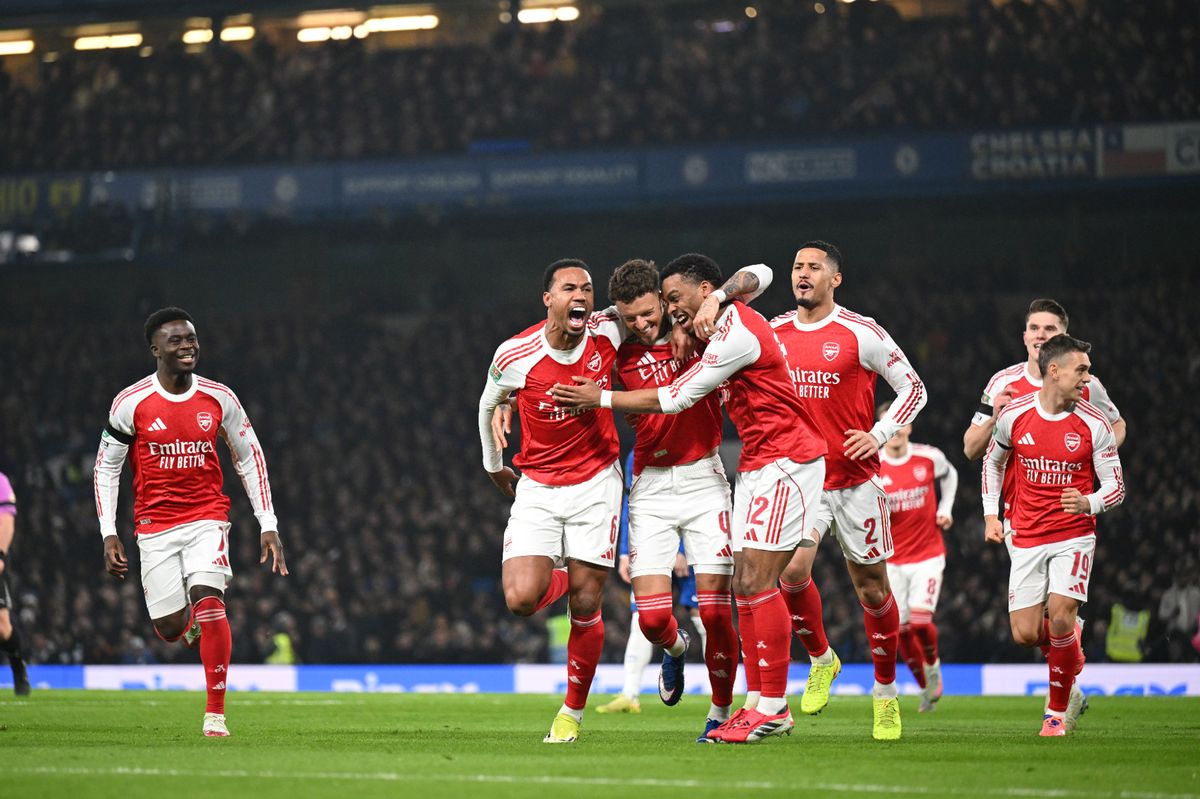 Ben White celebrates scoring the 1st Arsenal goal with Bukayo Saka, Gabriel Magalhaes and Jurrien Timber during the Carabao Cup Semi Final First Leg match between Chelsea and Arsenal at Stamford Bridge. 