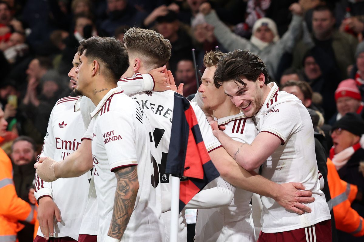 Declan Rice of Arsenal celebrates scoring his team's second goal with teammates during the Premier League match between Bournemouth and Arsenal 