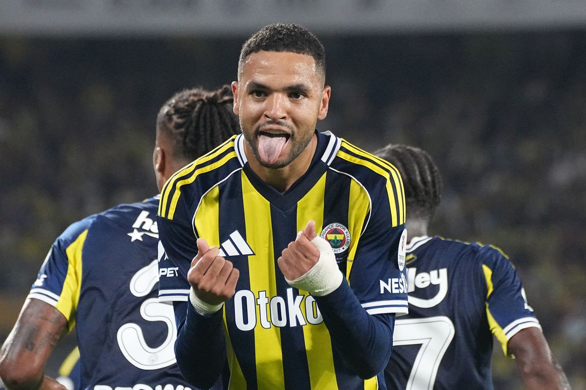 Youssef En-Nesyri celebrates after scoring during the match between Fenerbahce and Alanyaspor on September 17, 2025