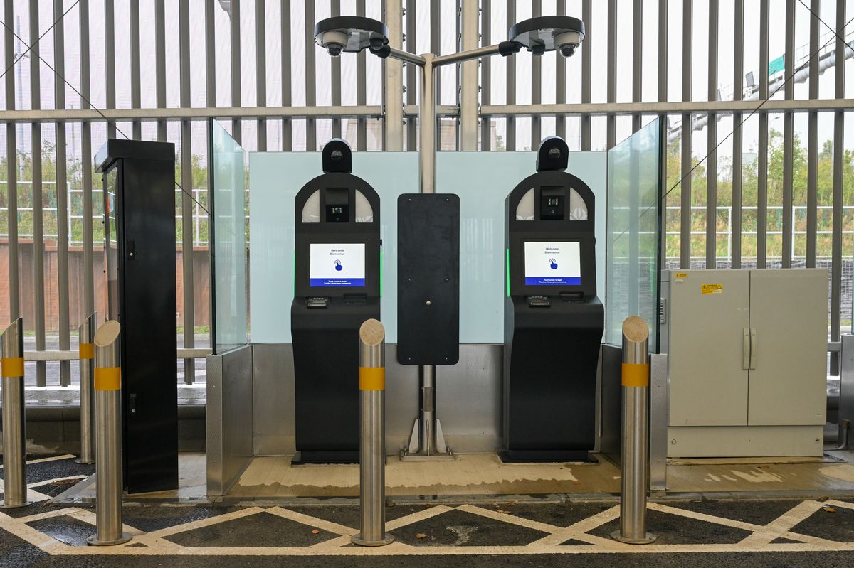 A person uses the Automated European Union Entry/Exit System (EES) kiosk