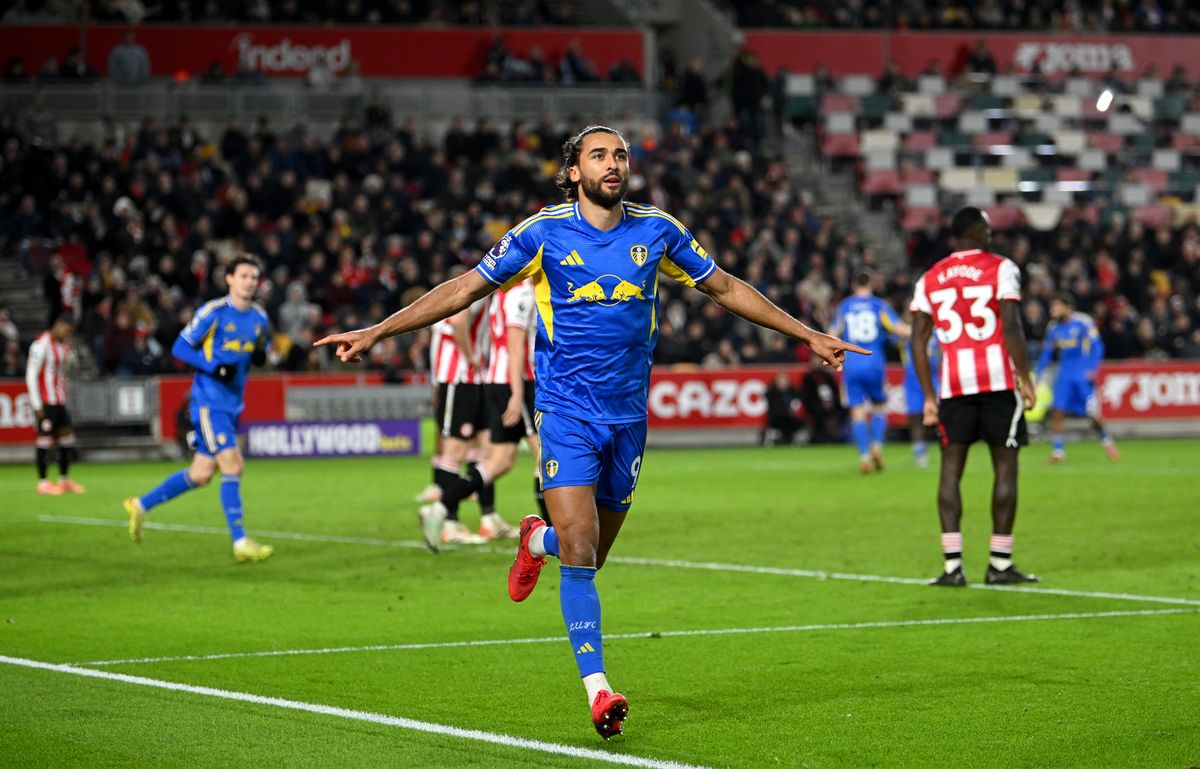 Dominic Calvert-Lewin of Leeds United celebrates scoring his team's first goal during the Premier League match between Brentford and Leeds United at Gtech Community Stadium on December 14, 2025 in Brentford, England