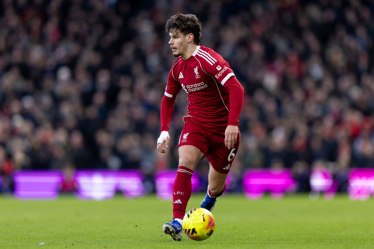 LONDON, ENGLAND - JANUARY 4: Milos Kerkez of Liverpool in action during the Premier League match between Fulham and Liverpool at Craven Cottage on January 4, 2026 in London, England. (Photo by Gaspafotos/MB Media/Getty Images)