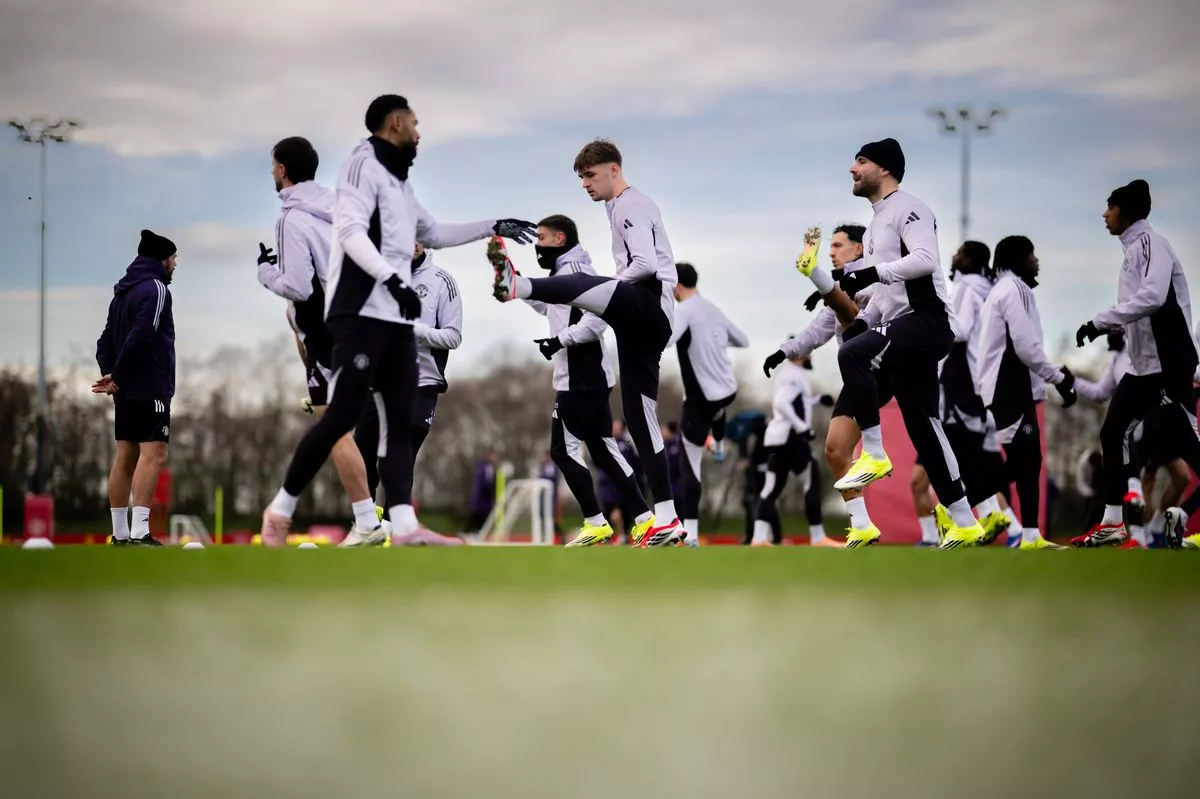 Manchester United players put through their paces ahead of the derby on Saturday