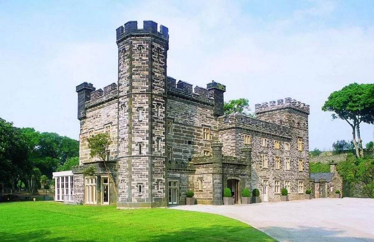  Castell Deudraeth, a 4-star hotel located on the grounds of Portmeirion