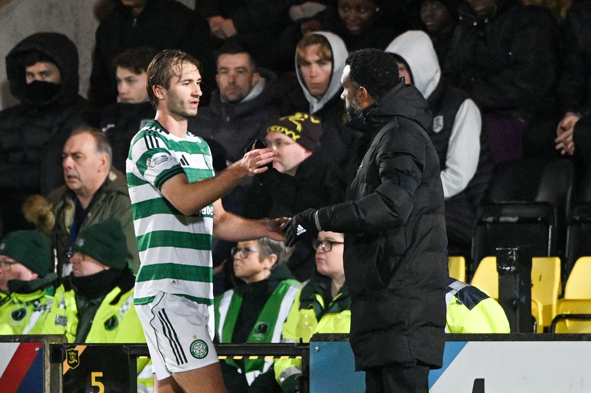 Wilfried Nancy embraces Benjamin Nygren