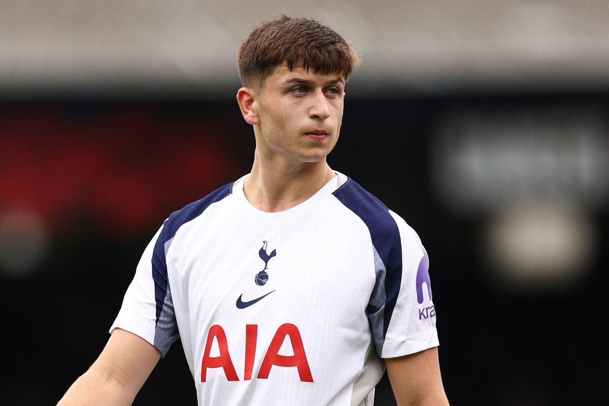 Mikey Moore playing for Tottenham in pre-season