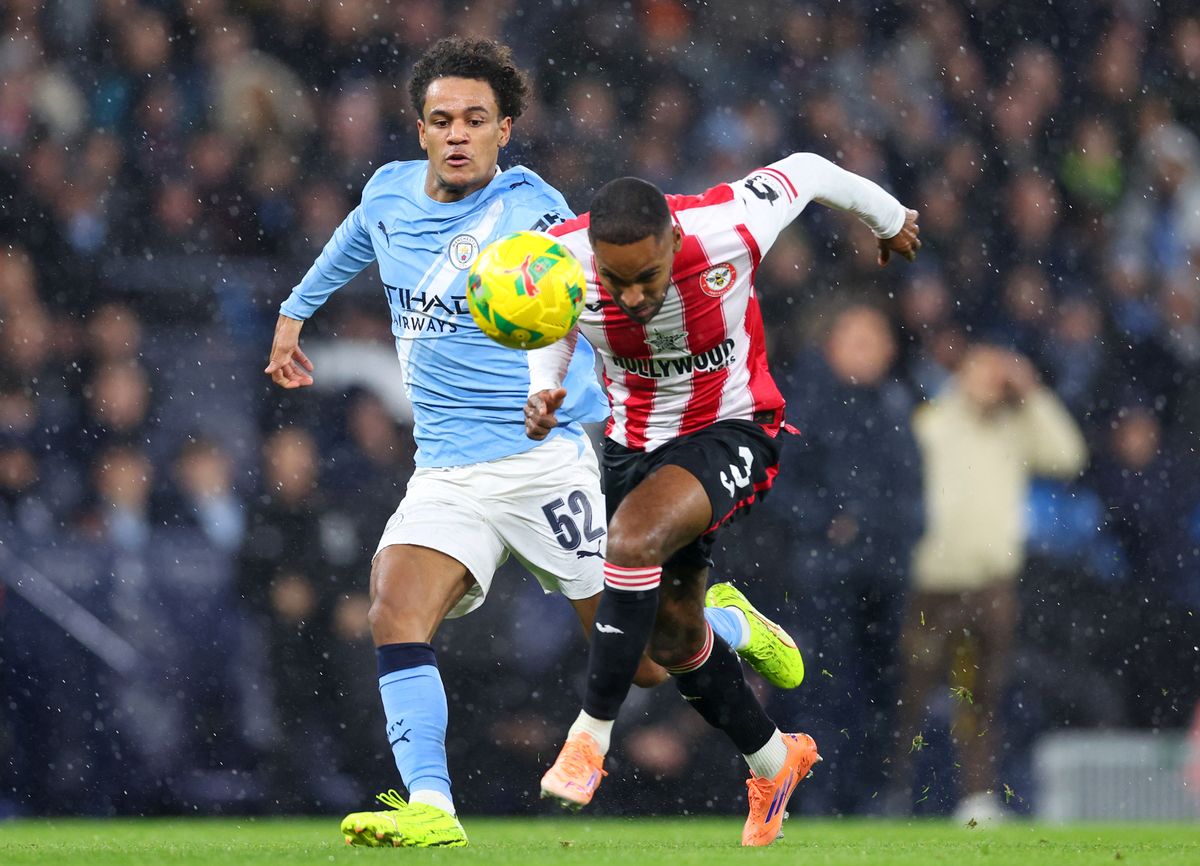 Oscar Bobb playing for Manchester City