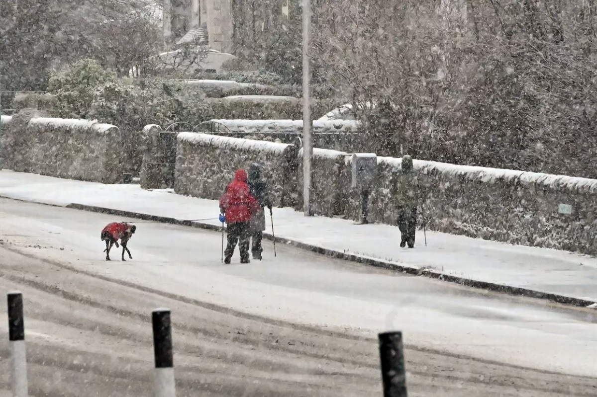 Edinburgh is set for more snow showers.