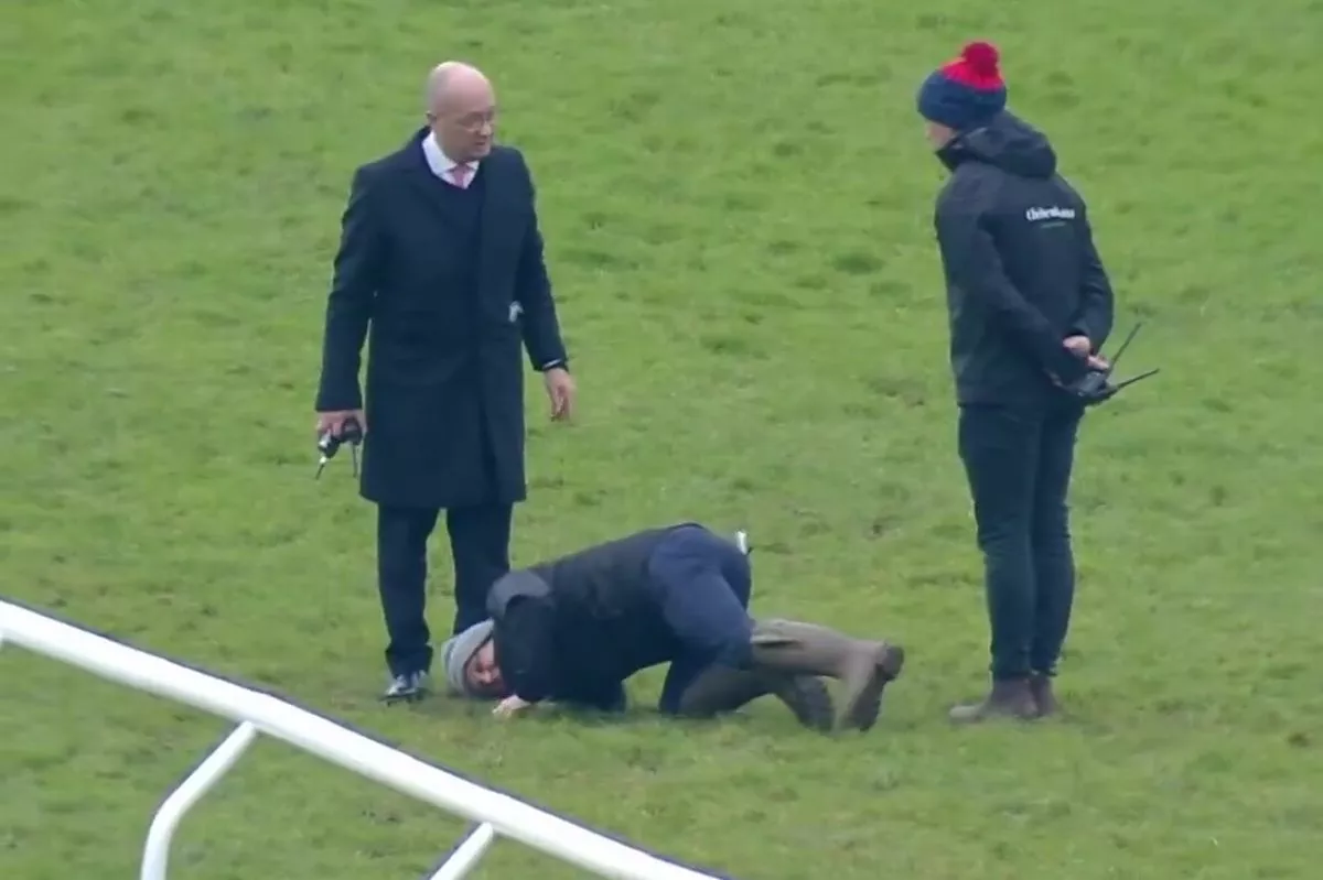 A racecourse employee and clerk of the course Jon Pullin (left) were seen inspecting the affected area in footage on Racing TV