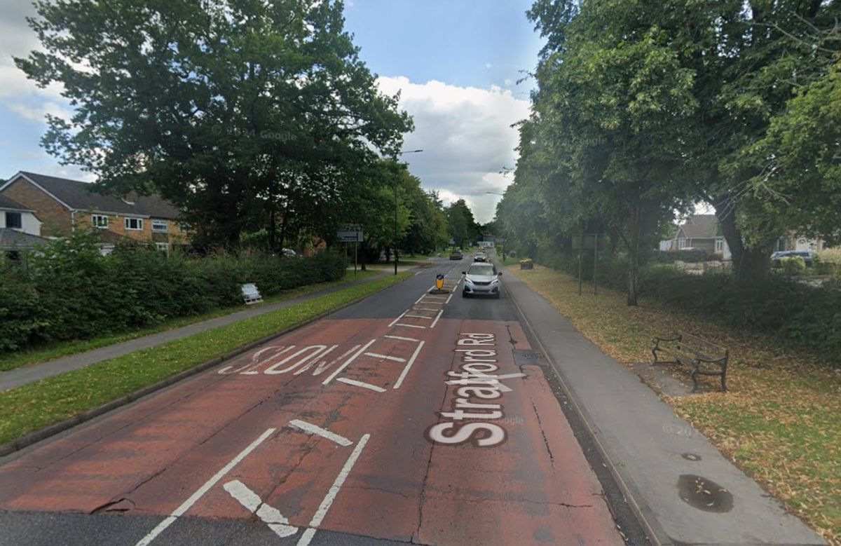 Google Maps street view of a section of Stratford Road in Hockley Heath