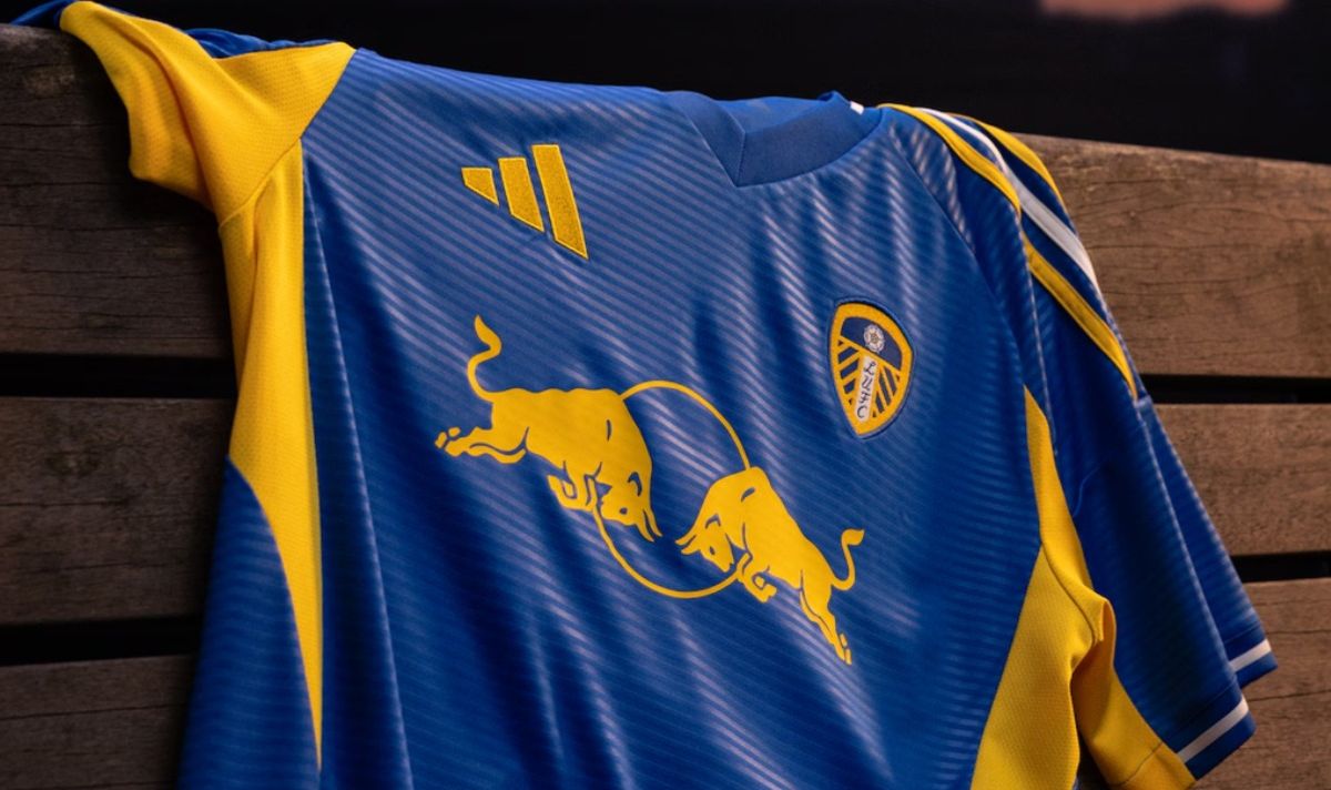 Leeds United 2025/26 away shirt