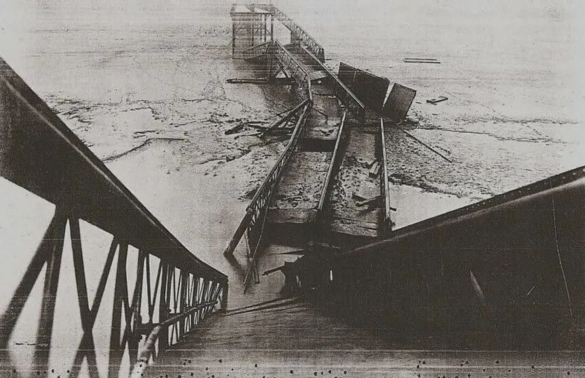 The remains of the New Ferry pier