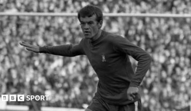 Eddie McCreadie in action for Chelsea