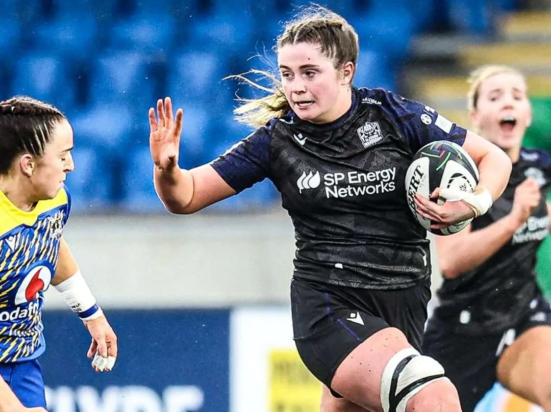 Freya Walker on the attack for Glasgow versus Gwalia. Image:  Glasgow Rugby