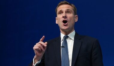 Tory MP Chris Philp has urged Labour to guarantee Shamima Begum is never allowed to return to the UK