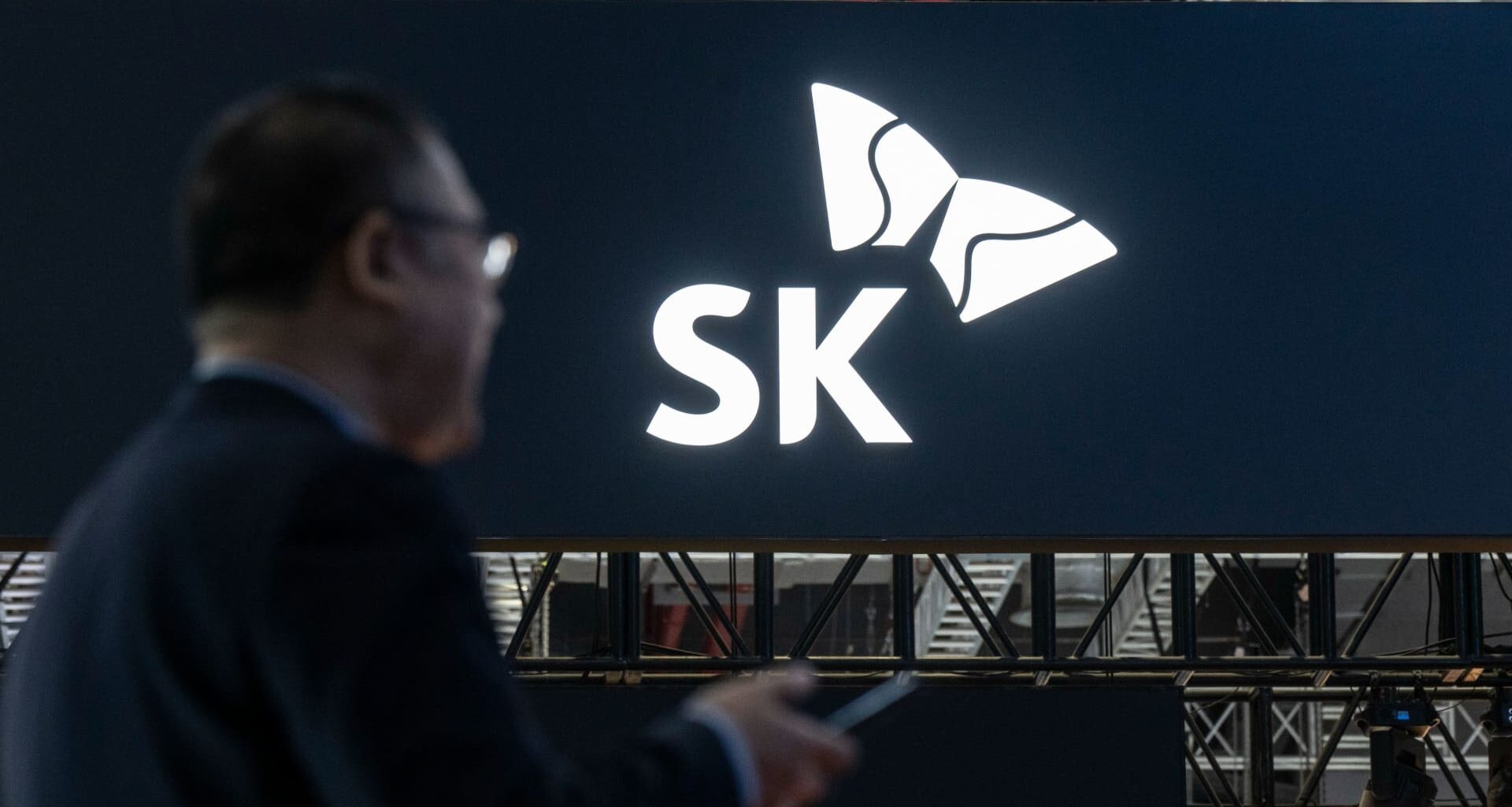 SK Hynix doubles 2025 profit as AI memory shortages drive earnings beat