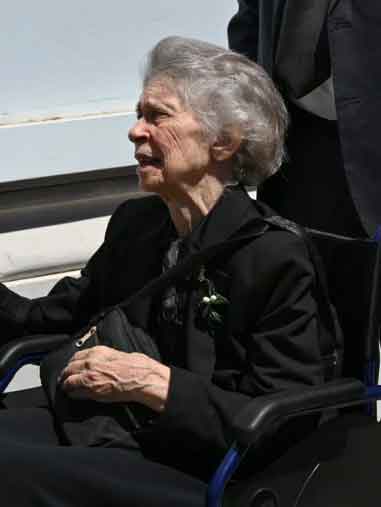 Princess Irenes coffin arrives for funeral rites