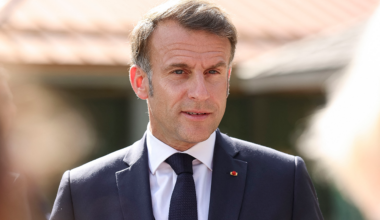 France planning to ban children under 15 from social media starting 2026