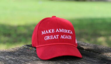 Yikes! Billionaire Donald Trump is scamming his subjects and selling them refurbished Samsungs and iPhones