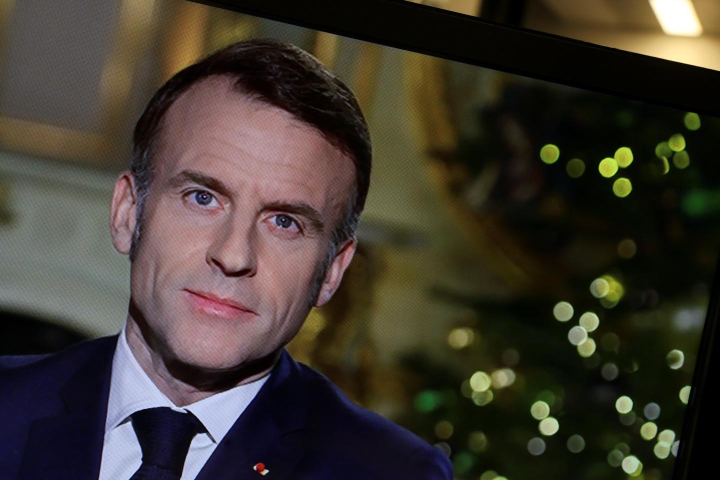 Macron seeks consensus and pledges to work 'until the very last second' in penultimate New Year's Eve address