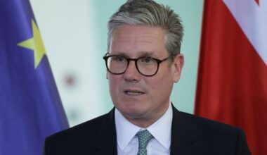 Keir Starmer faces 'Brexit civil war' as PM told manifesto-breaking revolt risks 'electoral suicide'