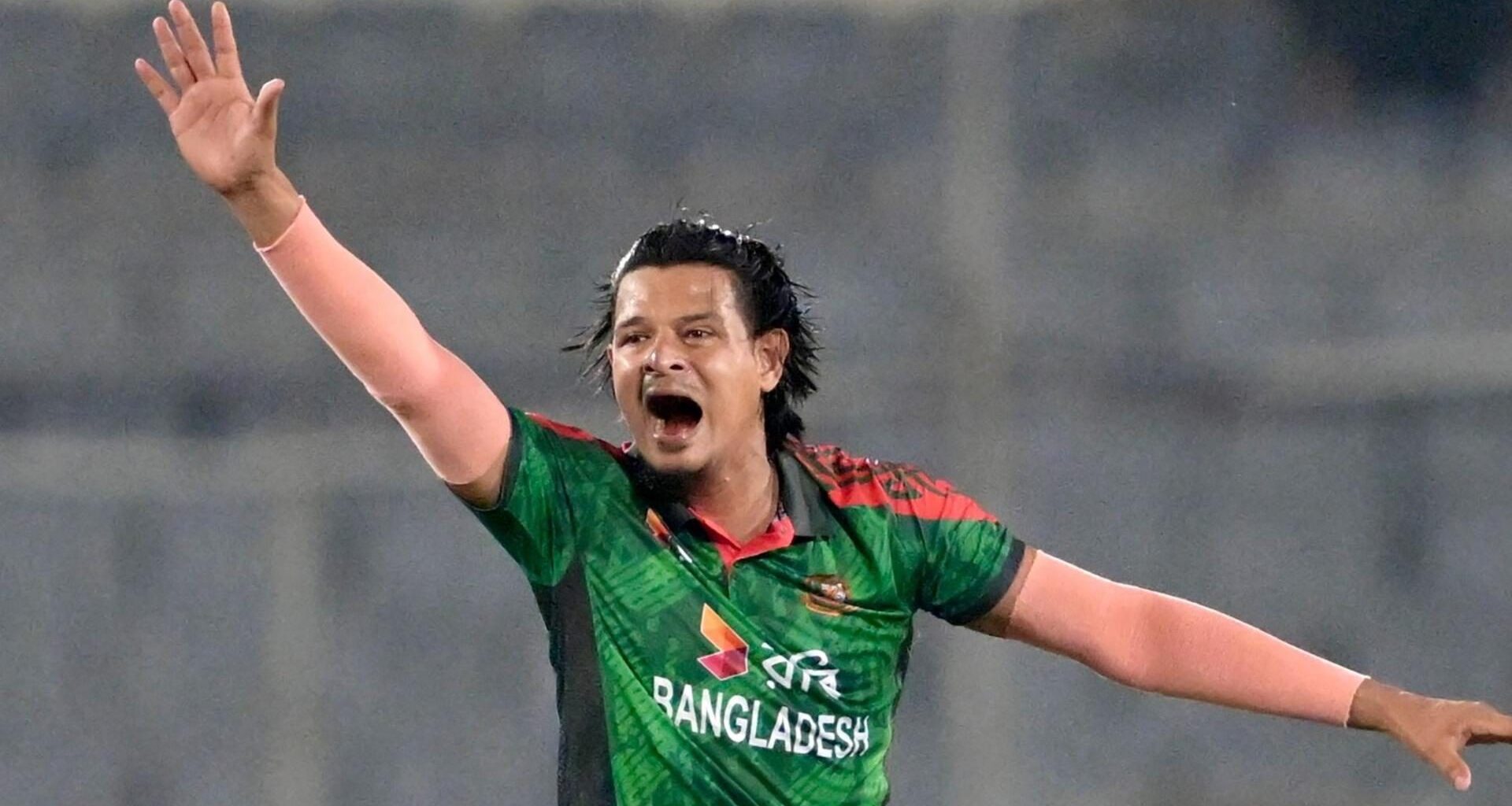 Nasum Ahmed unsuccessfully appeals for leg before wicket