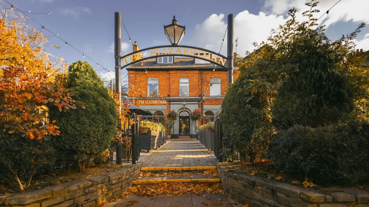 The Elizabethan pub in Heaton Moor is our Pub of the Week