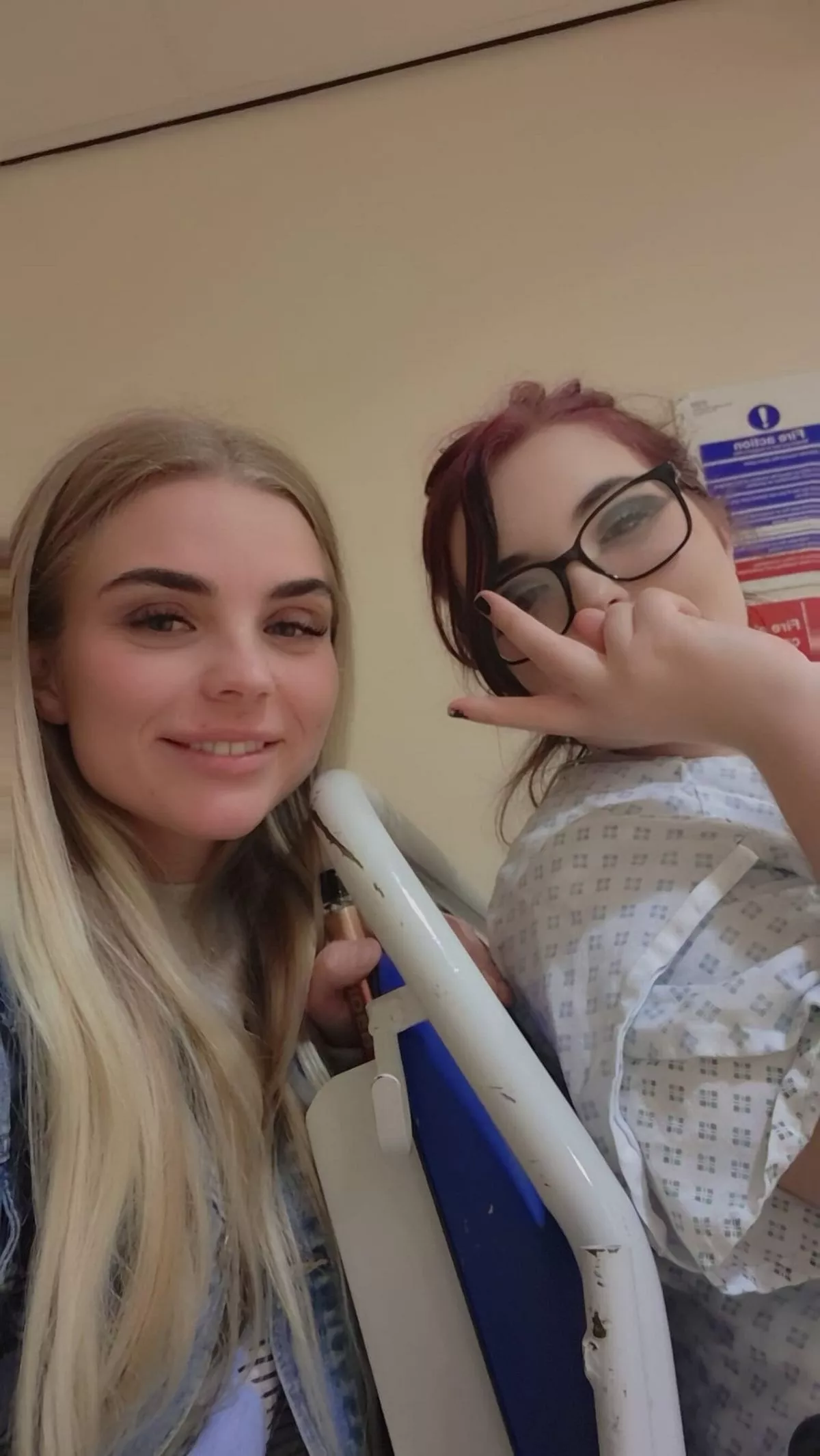 Demi-Lee Gledhill with her daughter in hospital before the surgery