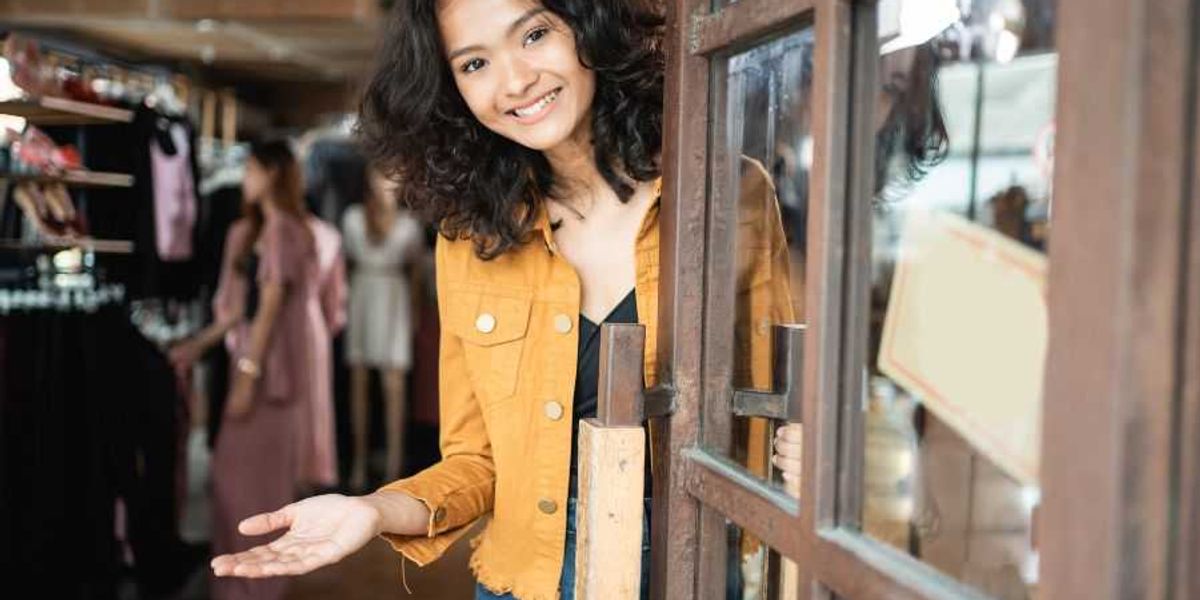 A German man explains why smiling at strangers in public is weird in Germany