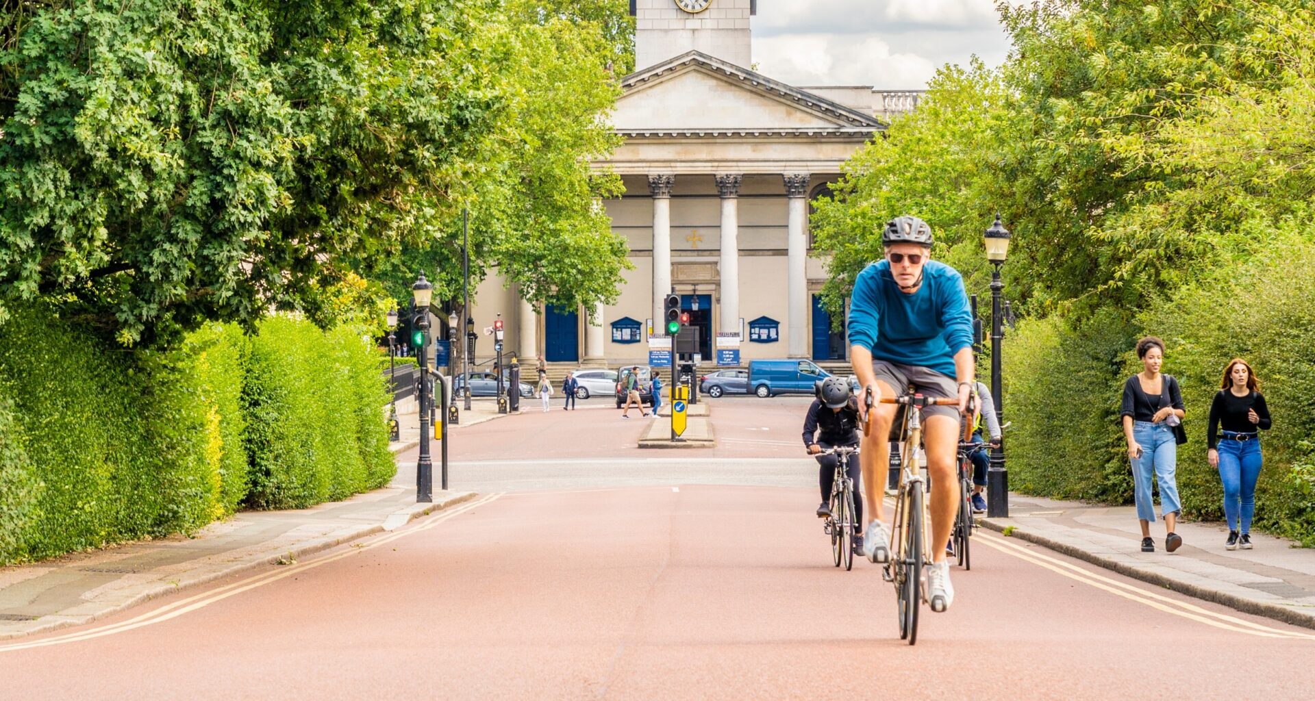 A London Park Has Introduced Traffic Lights and £50 Fines For Cyclists