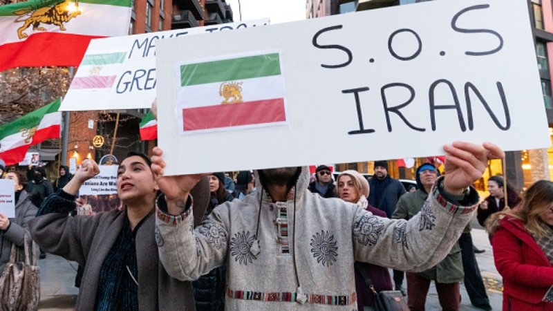 14 detained, multiple injured in clashes outside Iranian embassy in London