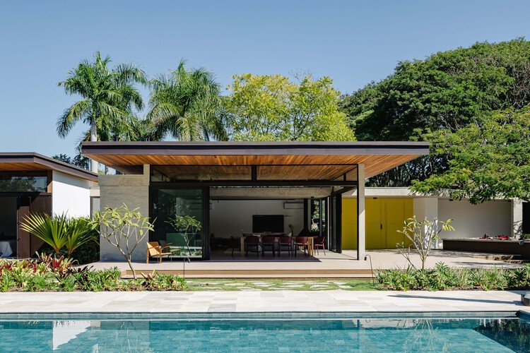 Flamboyant House / Juliana Camargo + Prumo projetos - Image 2 of 14