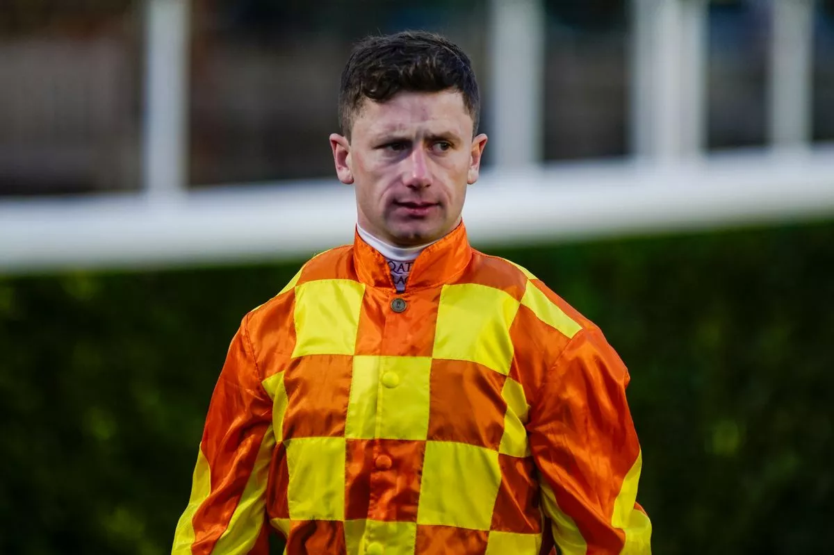 Oisin Murphy rides Newsboy's Nap and next best at Kempton Park on Wednesday evening
