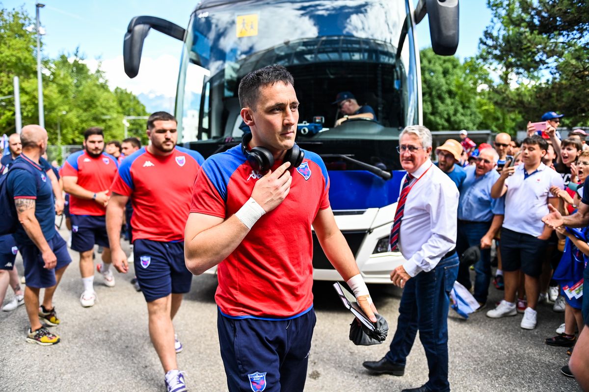 Sam Davies says the Ospreys have been "thrown under the bus"