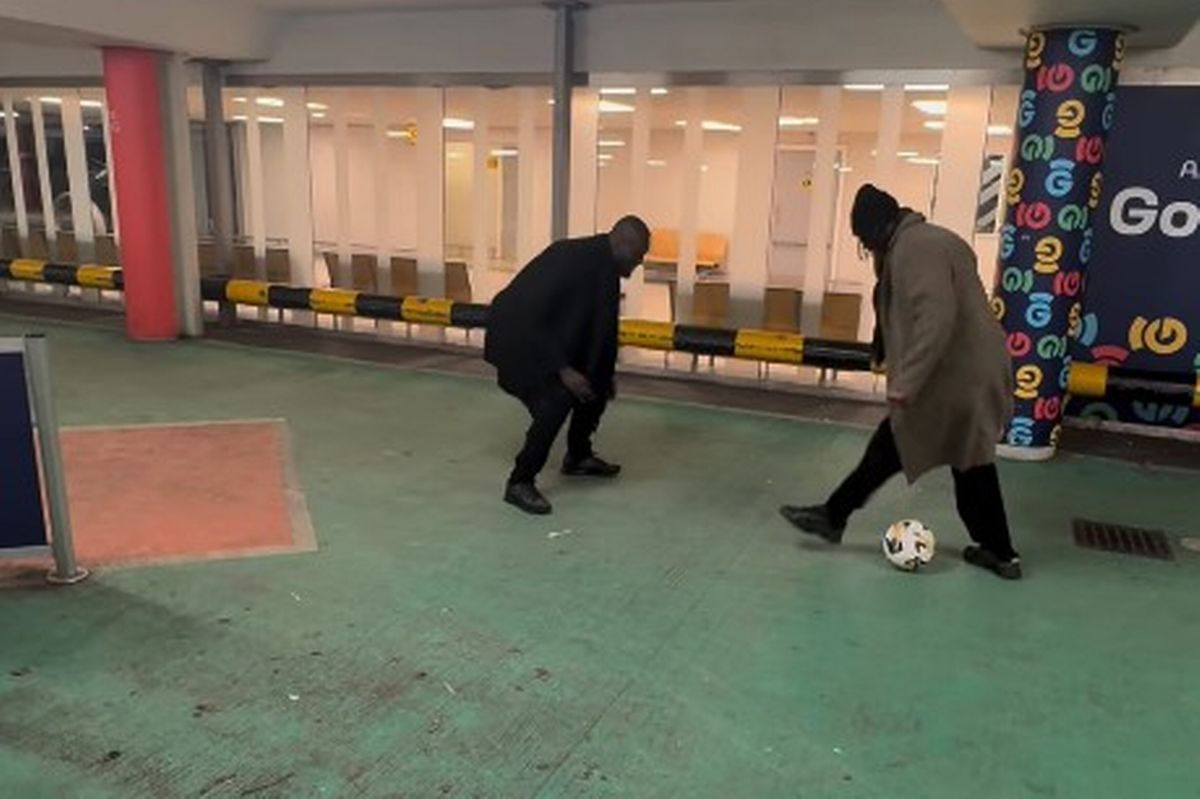 Stormzy spotted playing football at Glasgow Airport after old firm game.
